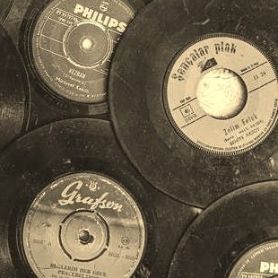 Disco Philips junto a otros vinilos